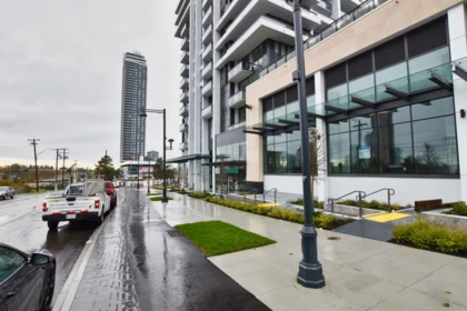 Front Yard Photo of 1910 13675 107a Avenue, Surrey, BC