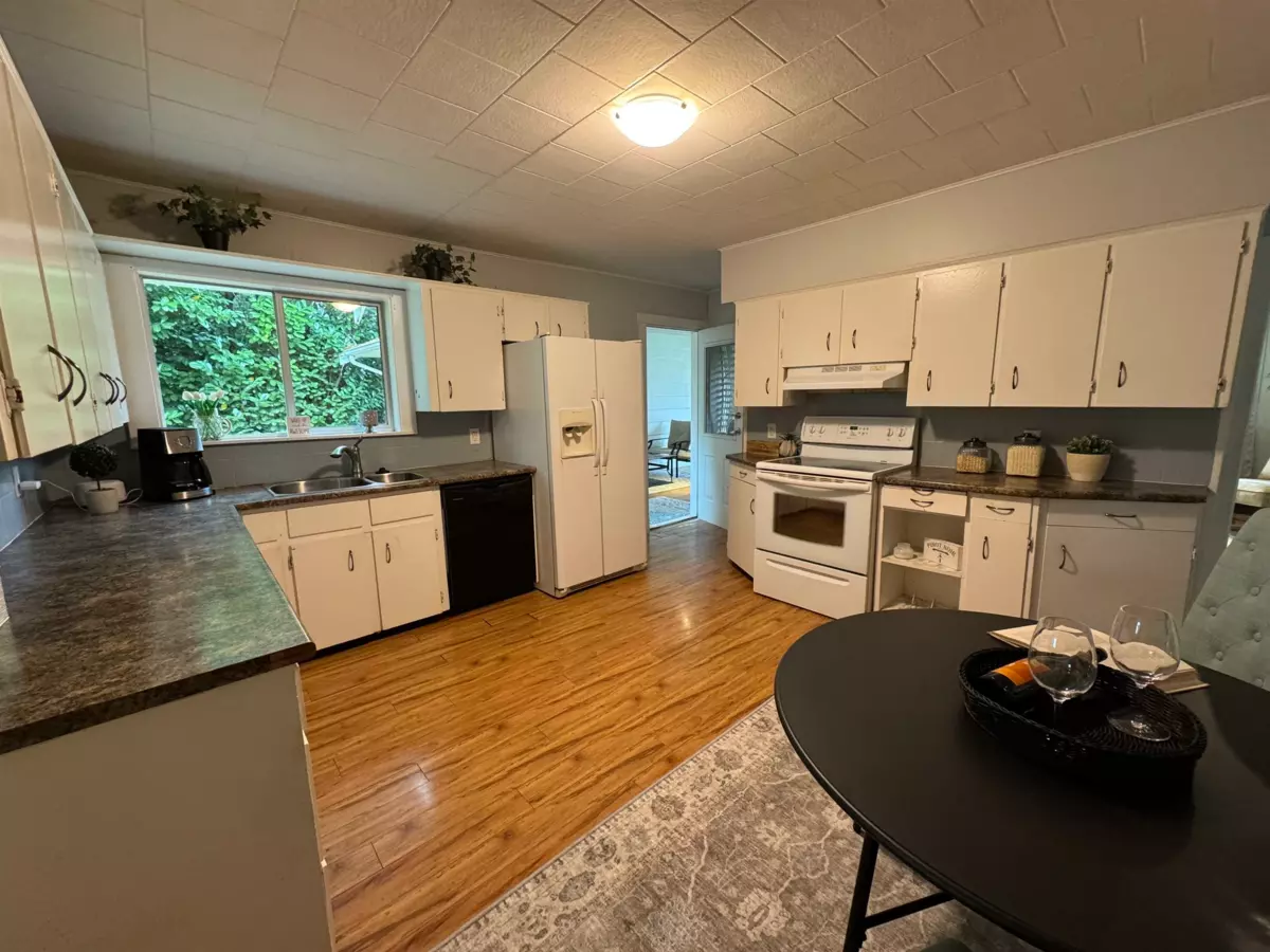 Dining Area Photo of 7657 Blott Street, Mission, BC