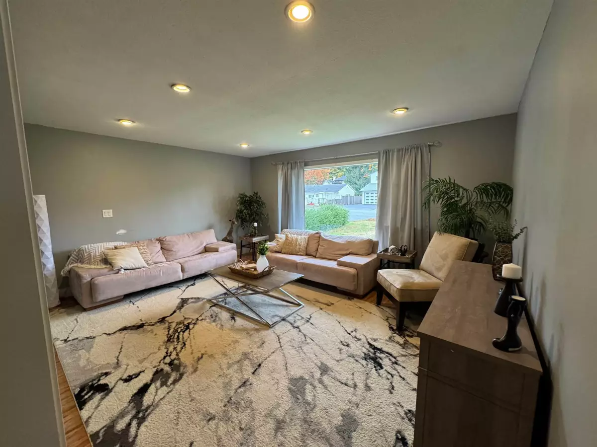 Kitchen Island Photo of 7657 Blott Street, Mission, BC