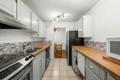 312 3451 Springfield Drive, Richmond, BC, Richmond — Apartment/Condo for sale