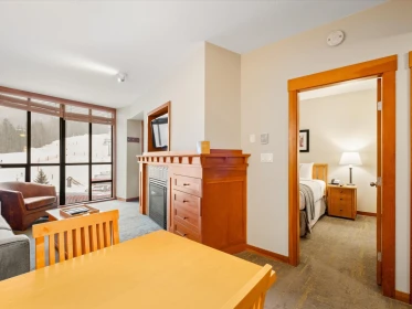 602 4320 Sundial Crescent, Whistler, BC, Whistler — Apartment/Condo for sale