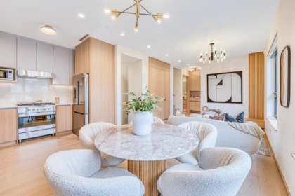 Kitchen Island Photo of 2 968 E 55th Avenue, Vancouver, BC