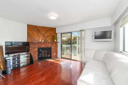 Breakfast Nook Photo of 5820 Earles Street, Vancouver, BC