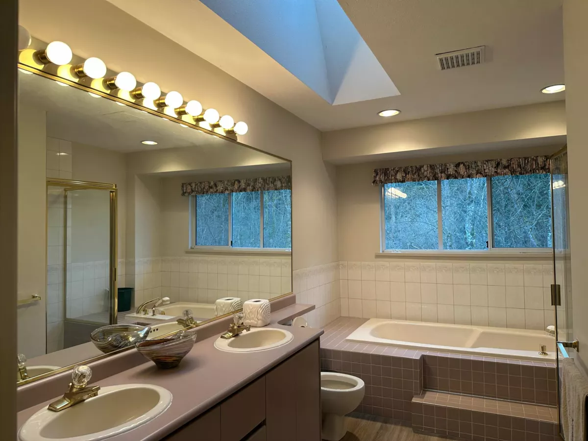 Entry Foyer Photo of 2777 Nadina Drive, Coquitlam, BC