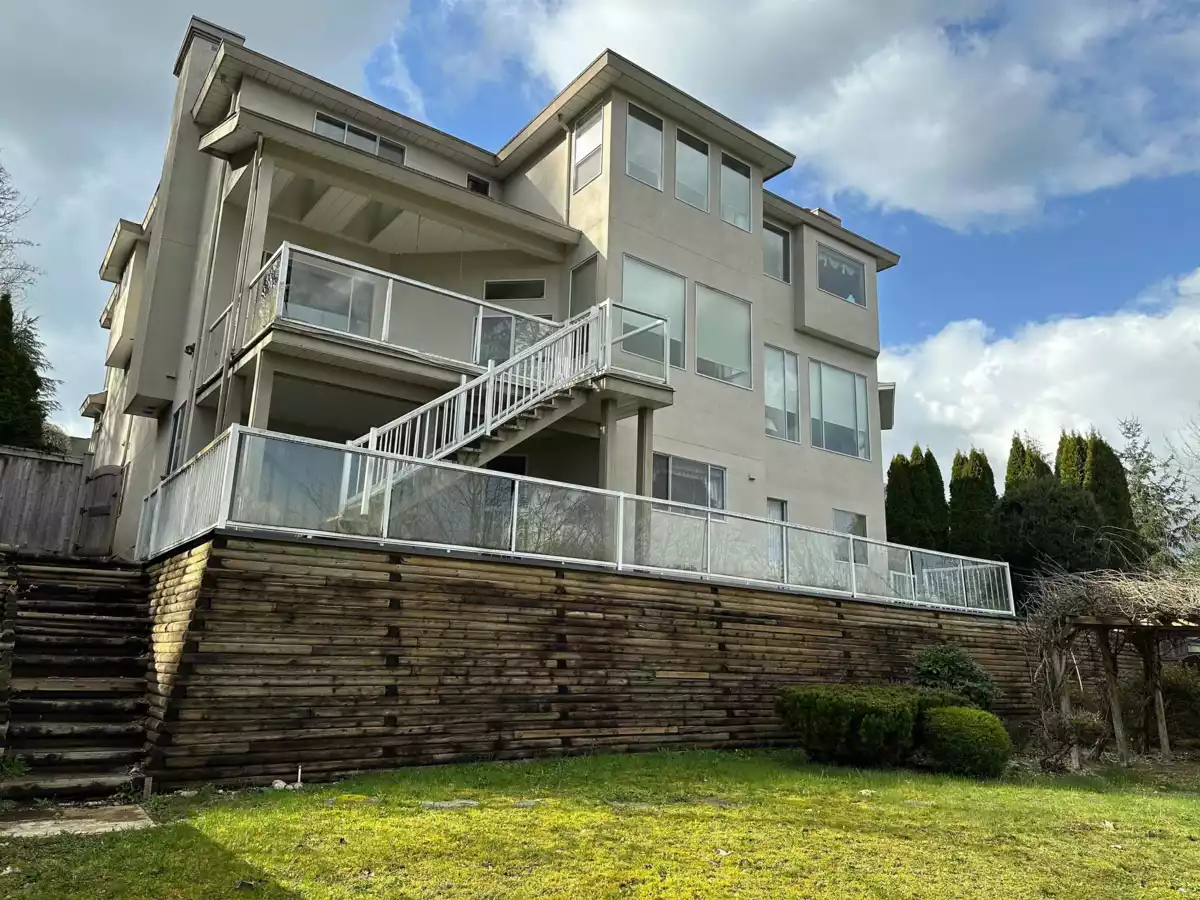 Hallway Photo of 2777 Nadina Drive, Coquitlam, BC