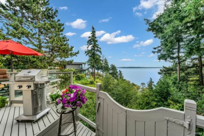 Breakfast Nook Photo of 14104 Marine Drive, White Rock, BC