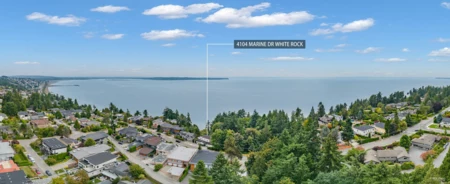 Living Room Photo of 14104 Marine Drive, White Rock, BC