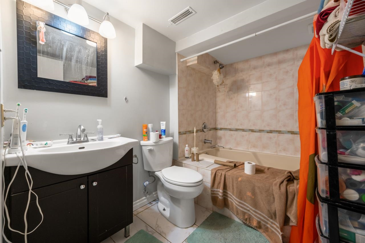 Entry Foyer Photo of 2155 Prairie Avenue, Port Coquitlam, BC