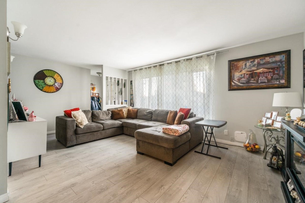 Family Room Photo of 2155 Prairie Avenue, Port Coquitlam, BC