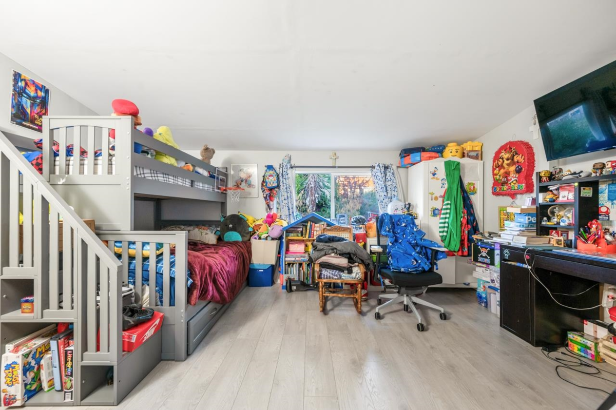 Kitchen Island Photo of 2155 Prairie Avenue, Port Coquitlam, BC