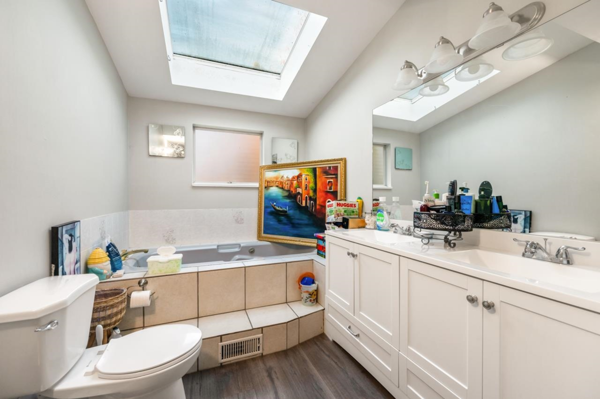 Powder Room Photo of 2155 Prairie Avenue, Port Coquitlam, BC