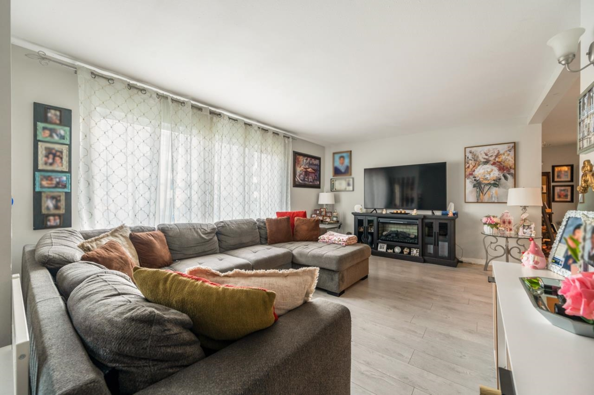 Primary Bathroom Photo of 2155 Prairie Avenue, Port Coquitlam, BC