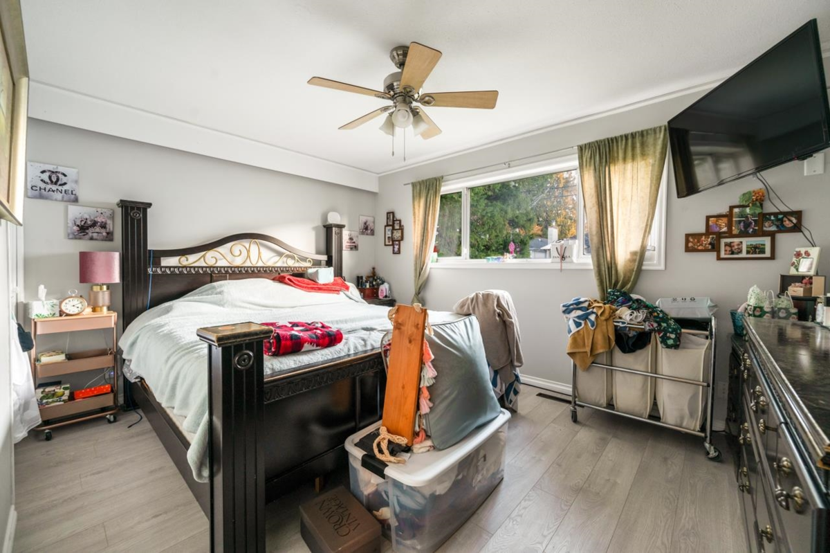 Walk-In Closet Photo of 2155 Prairie Avenue, Port Coquitlam, BC