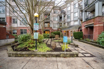 117 10499 University Drive, Surrey, BC