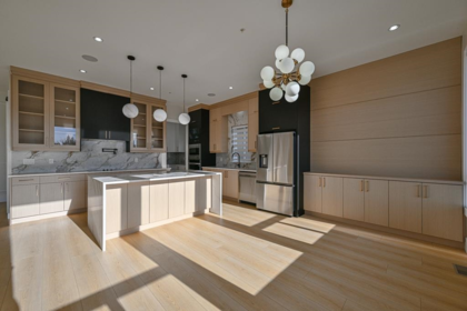 Kitchen Island Photo of 33950 Parr Avenue, Mission, BC