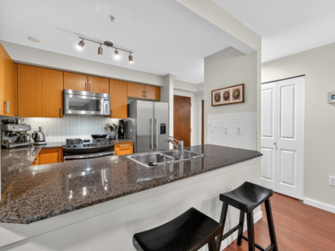206 2096 W 46th Avenue, Vancouver, BC