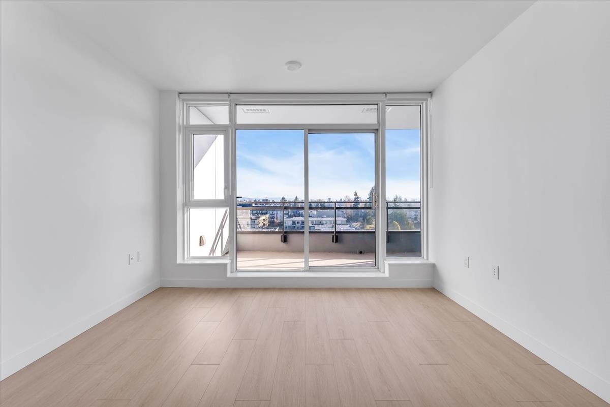 Family Room Photo of 1212 13675 107a Avenue, Surrey, BC