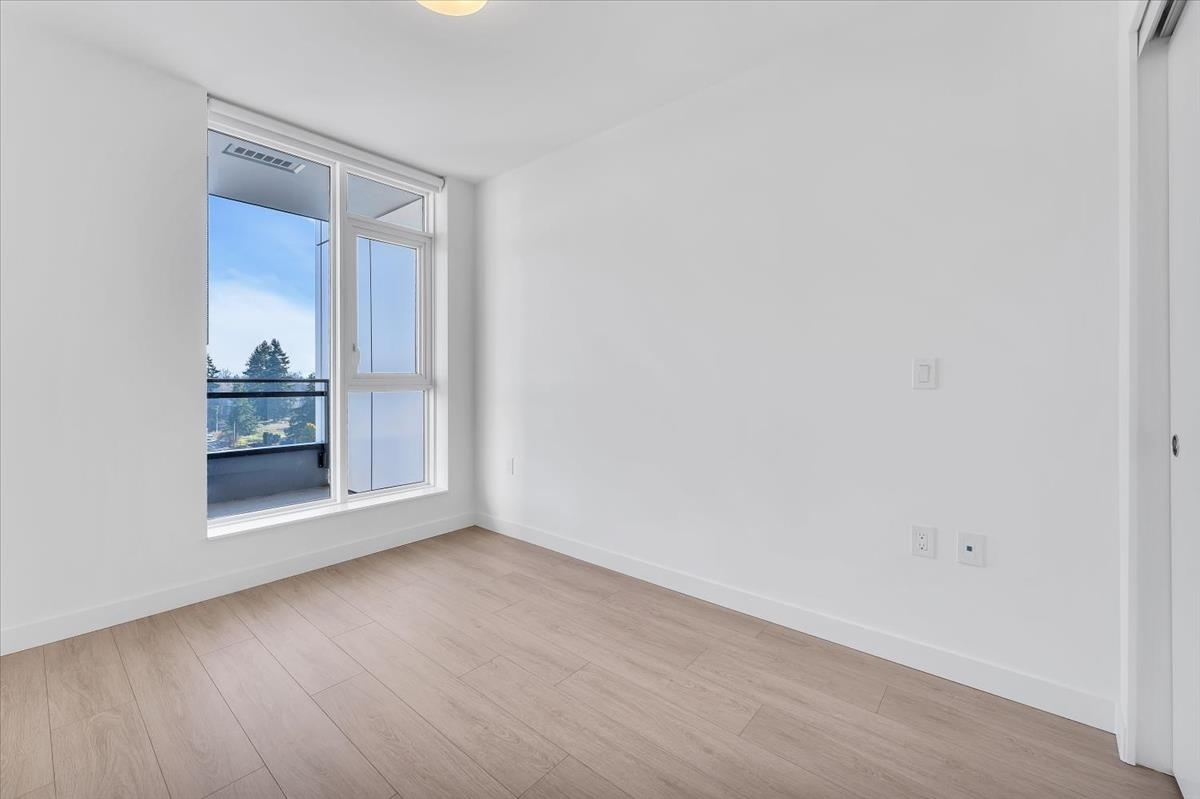 Kitchen Photo of 1212 13675 107a Avenue, Surrey, BC