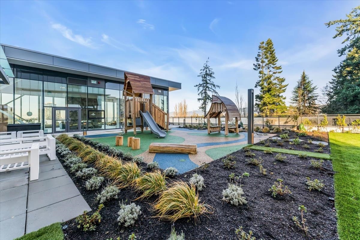 Walk-In Closet Photo of 1212 13675 107a Avenue, Surrey, BC