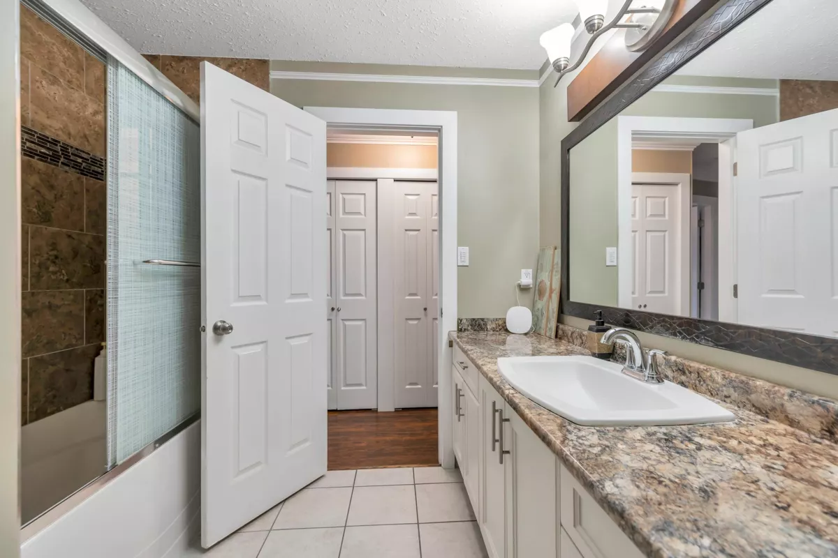 Basement Recreation Room Photo of 38276 Myrtlewood Crescent, Squamish, BC