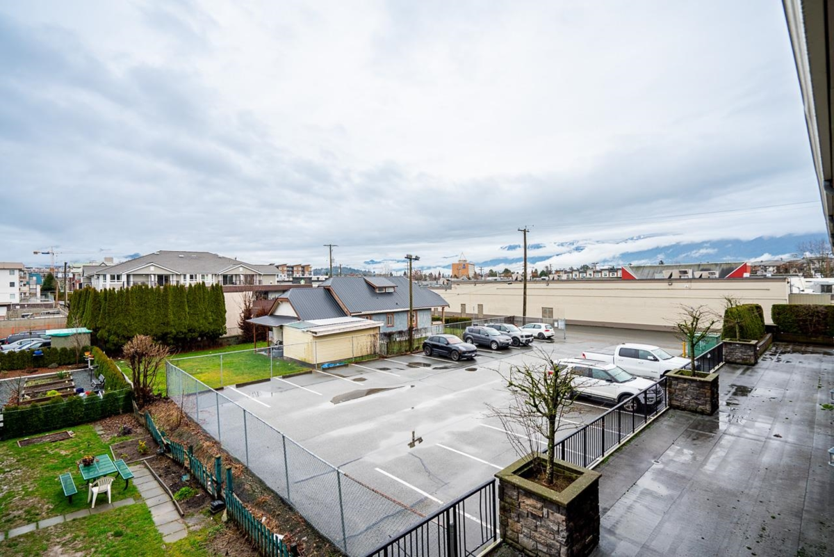 Powder Room Photo of 201 9108 Mary Street, Chilliwack, BC