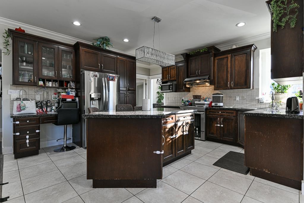 Guest Bathroom Photo of 27733 Signal Court, Abbotsford, BC