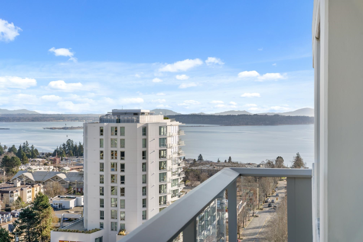 Outdoor Patio Photo of 1302 1441 Johnston Road, White Rock, BC