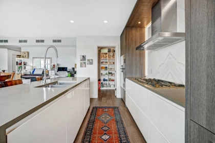 1302 1441 Johnston Road, White Rock, BC