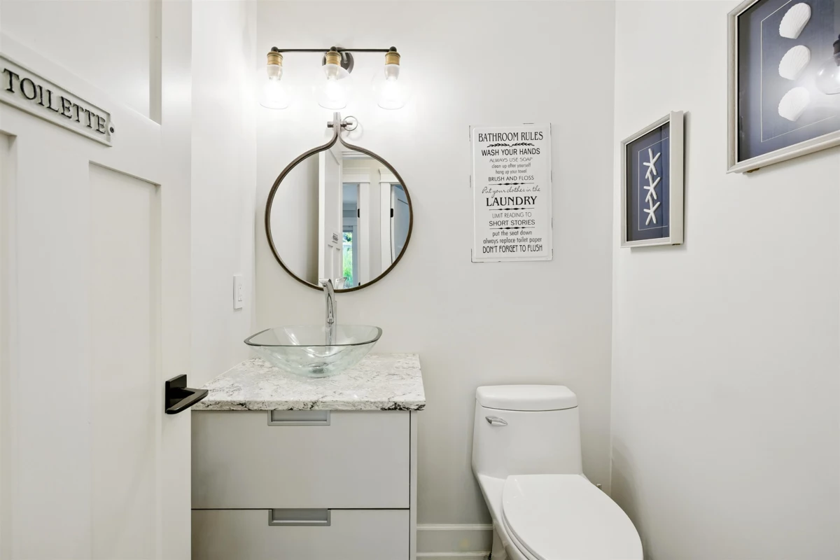 Guest Bathroom Photo of 8531 Bannister Drive, Mission, BC