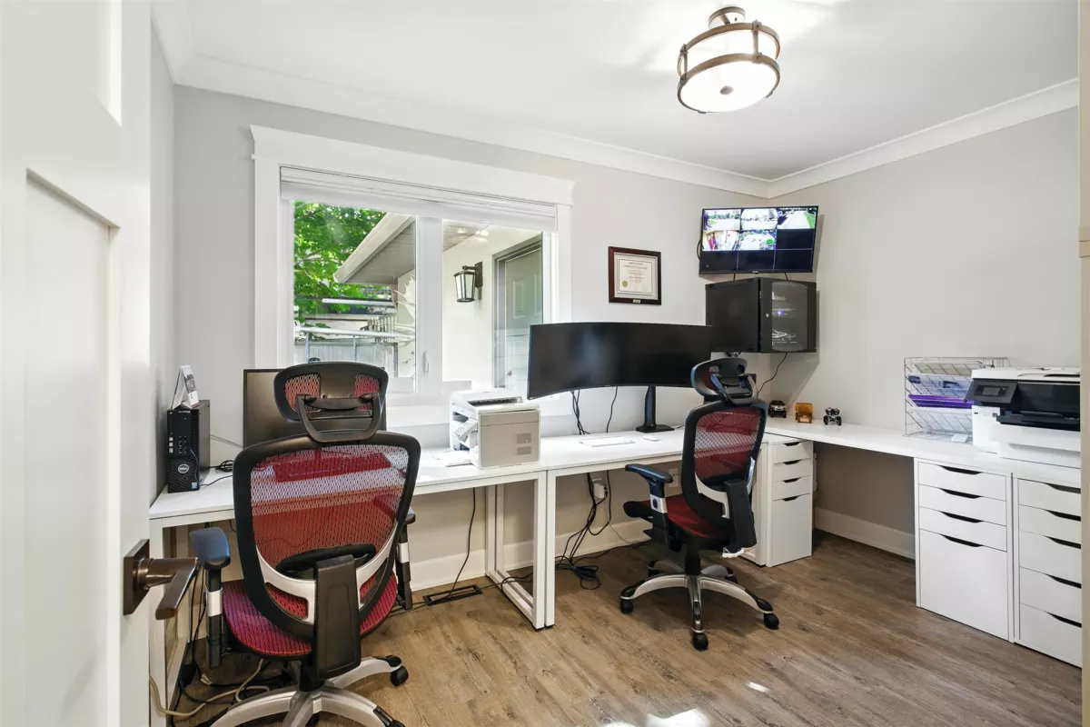 Powder Room Photo of 8531 Bannister Drive, Mission, BC