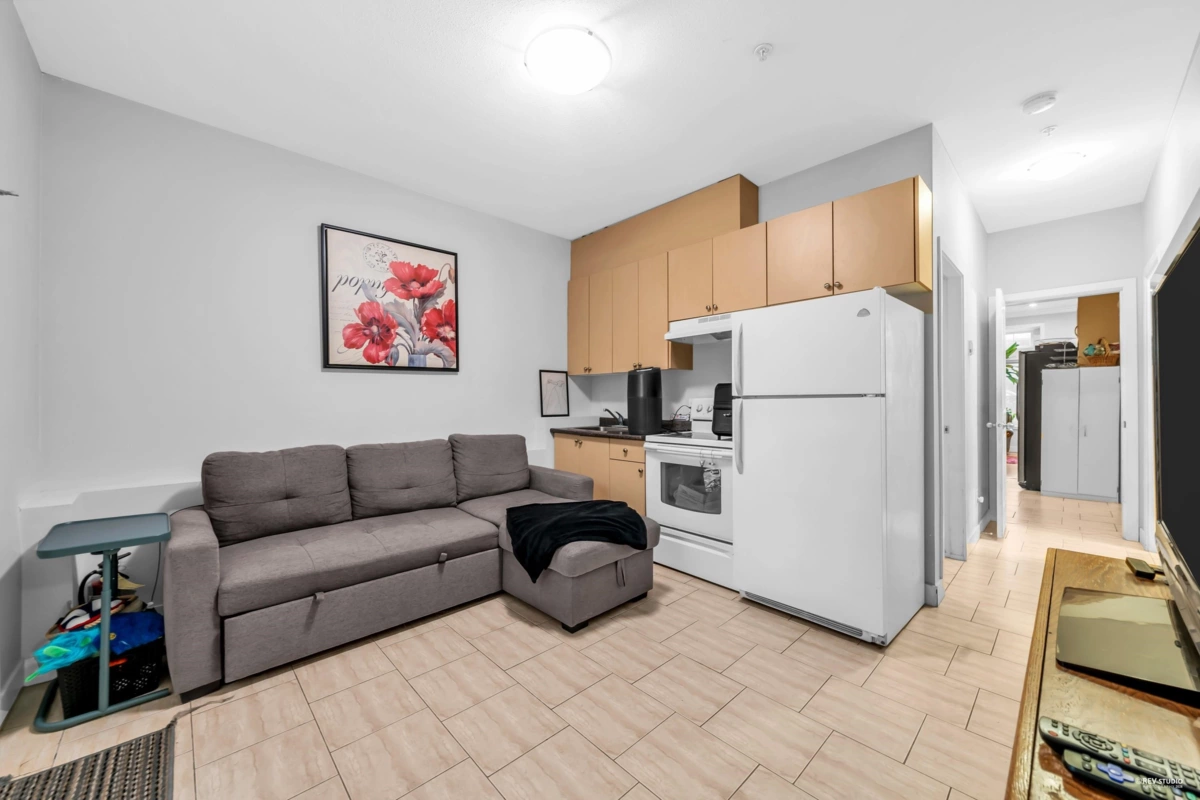 Entry Foyer Photo of 312 Strand Avenue, New Westminster, BC