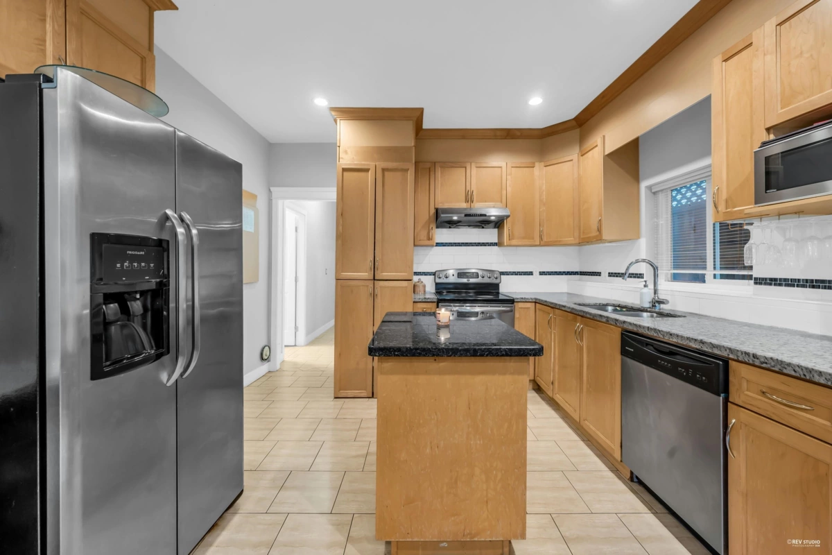 Walk-In Closet Photo of 312 Strand Avenue, New Westminster, BC