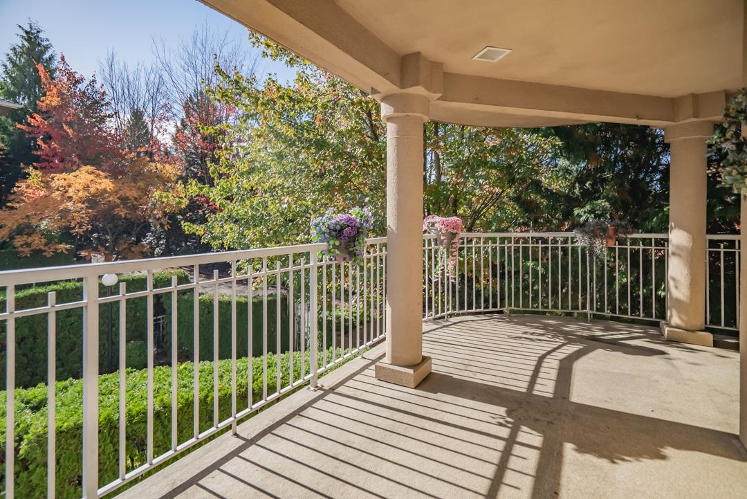 Kitchen Photo of 203 13733 74 Avenue, Surrey, BC