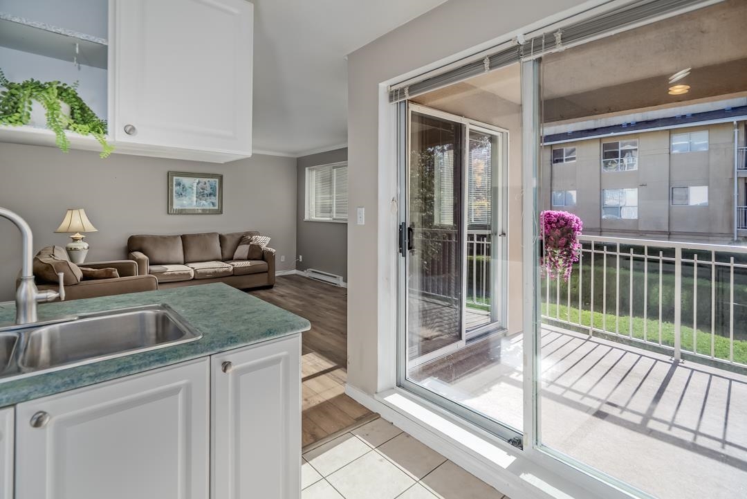 Primary Bathroom Photo of 203 13733 74 Avenue, Surrey, BC