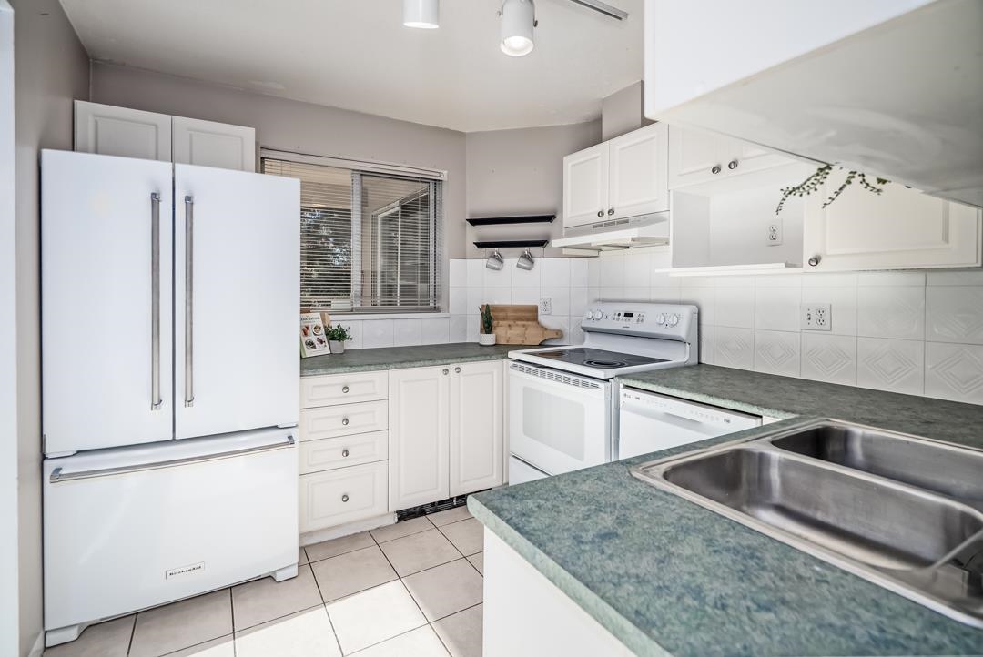 Primary Bedroom Photo of 203 13733 74 Avenue, Surrey, BC