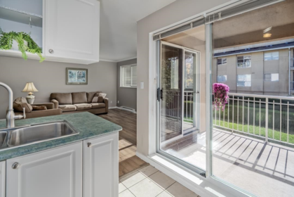 Primary Bathroom Photo of 203 13733 74 Avenue, Surrey, BC