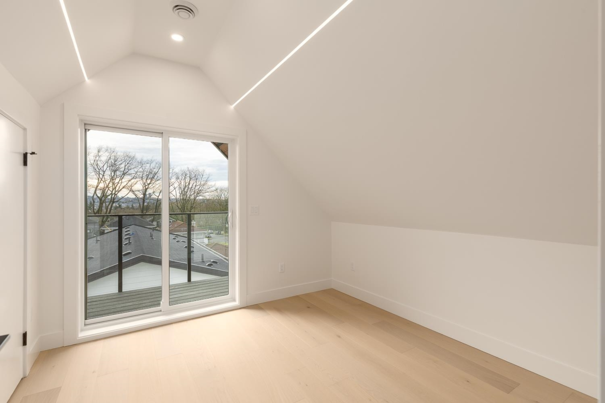 Basement Recreation Room Photo of 2 3508 E Pender Street, Vancouver, BC