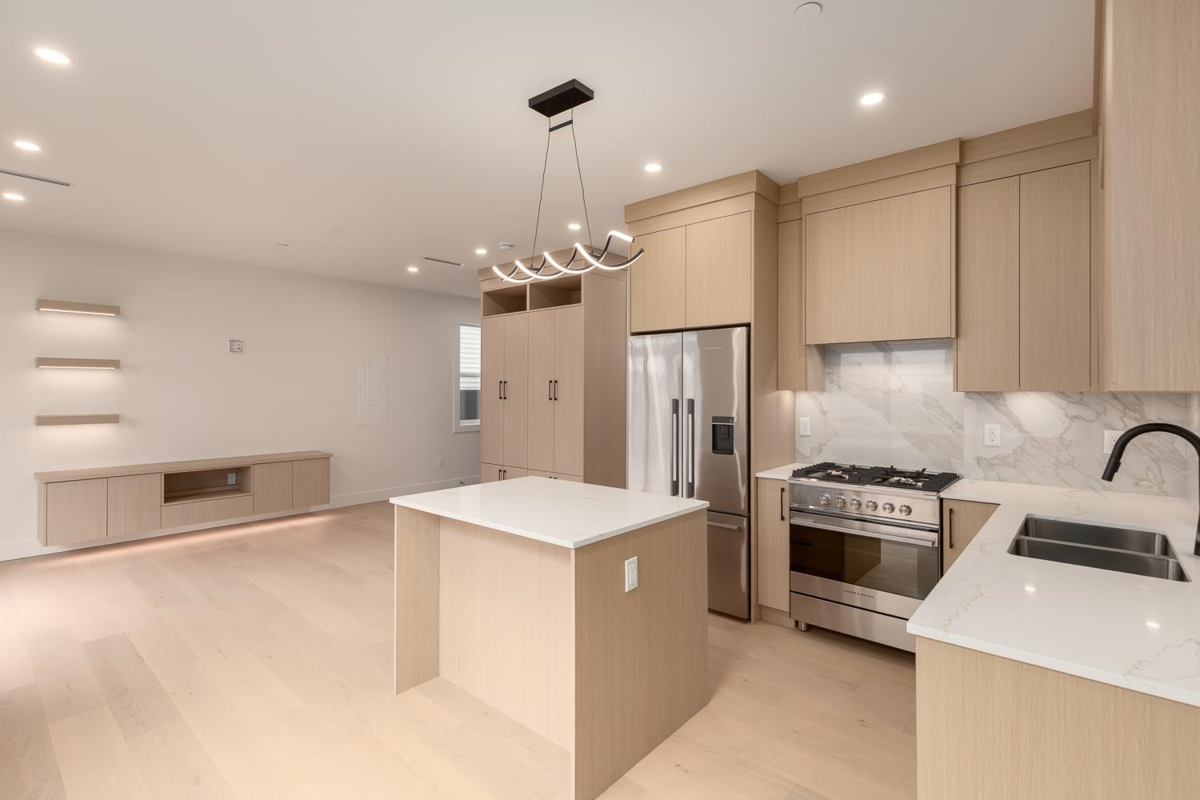 Breakfast Nook Photo of 2 3508 E Pender Street, Vancouver, BC
