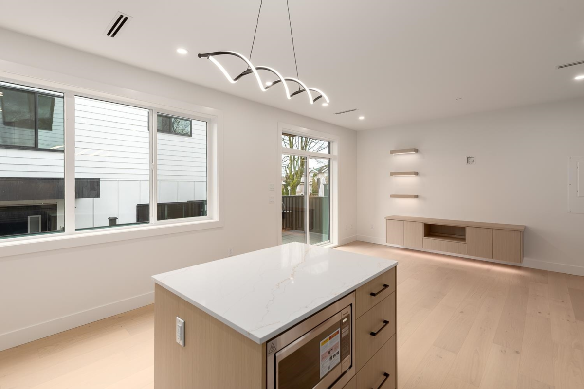 Kitchen Island Photo of 2 3508 E Pender Street, Vancouver, BC