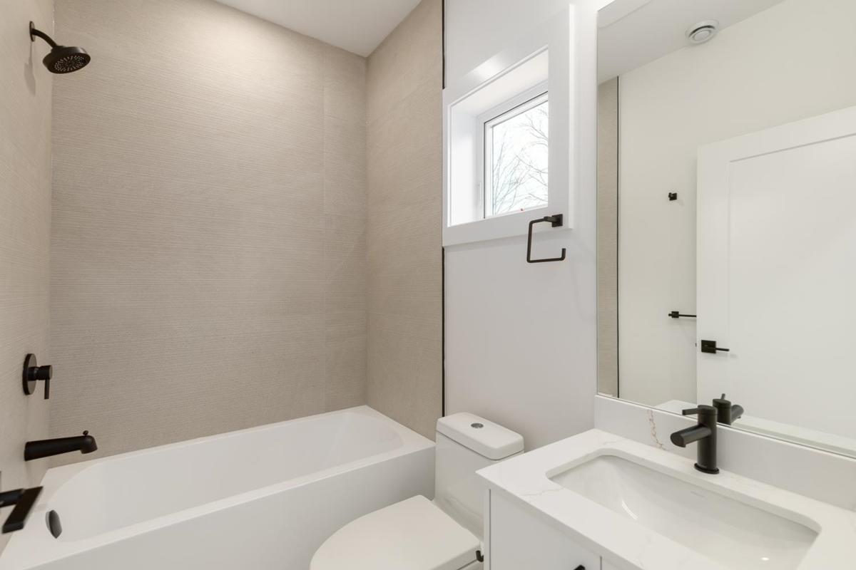 Office / Den Photo of 2 3508 E Pender Street, Vancouver, BC