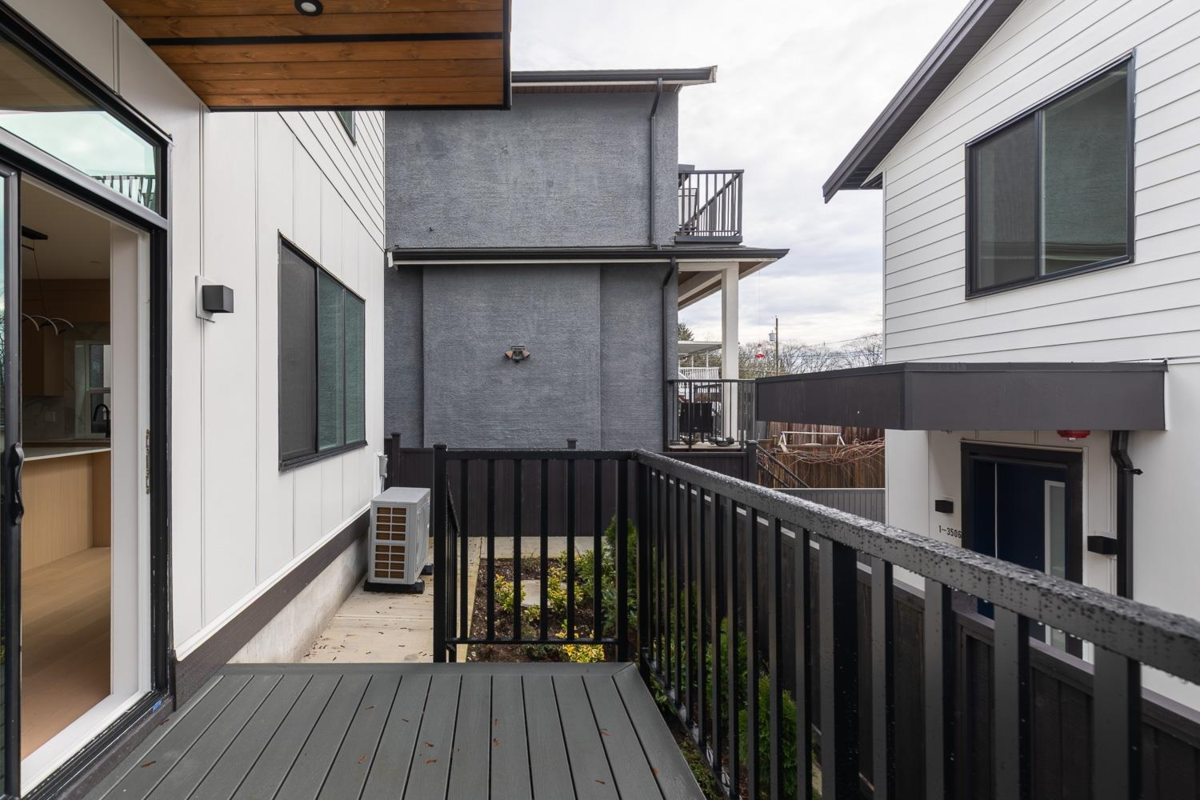 Outdoor Deck Photo of 2 3508 E Pender Street, Vancouver, BC
