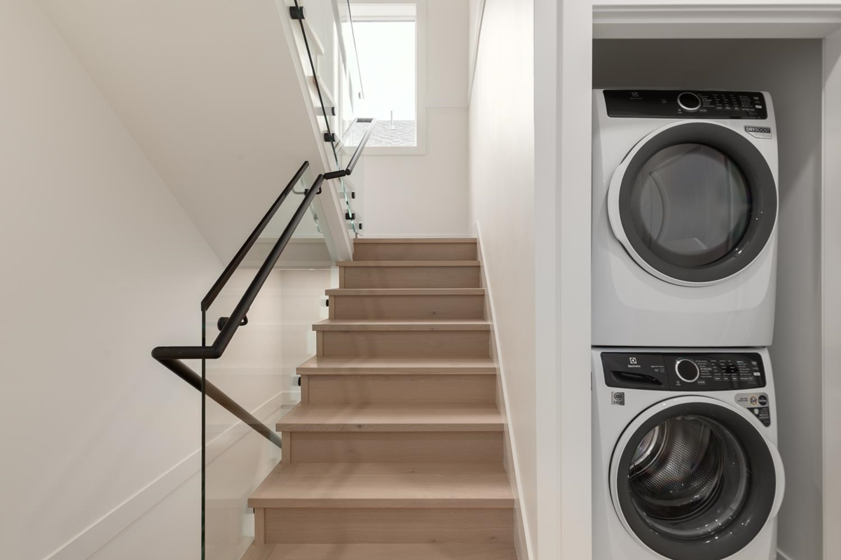 Powder Room Photo of 2 3508 E Pender Street, Vancouver, BC