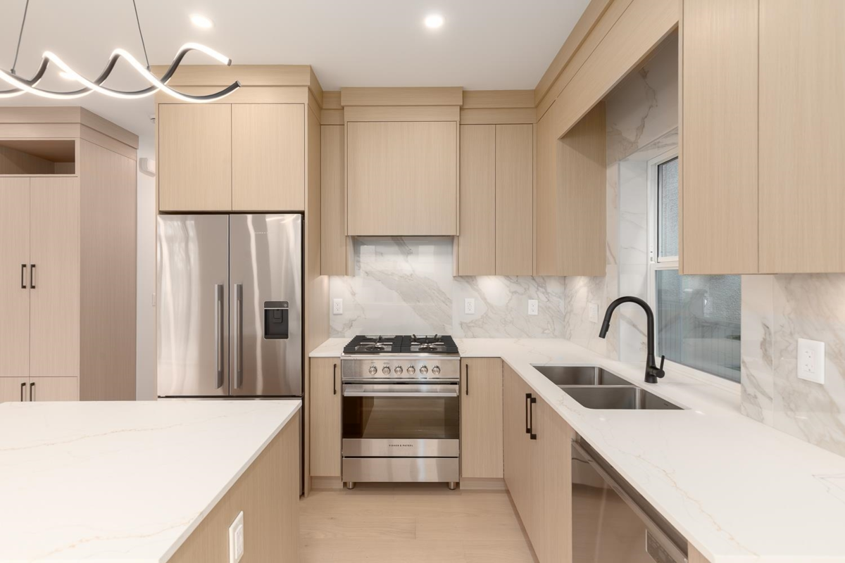 Primary Bedroom Photo of 2 3508 E Pender Street, Vancouver, BC