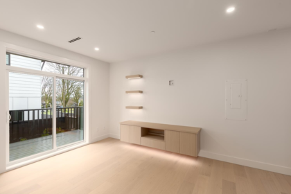 2 3508 E Pender Street, Vancouver, BC, Vancouver — Half Duplex for sale