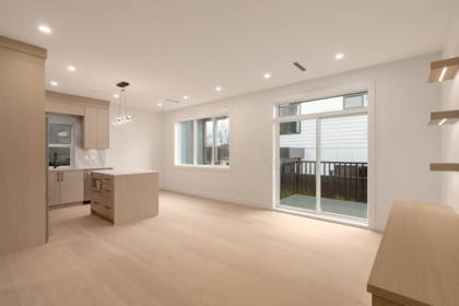 2 3508 E Pender Street, Vancouver, BC, Vancouver — Half Duplex for sale