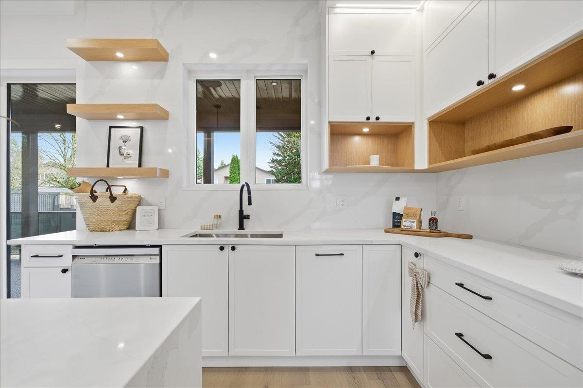 Walk-In Closet Photo of 821 Porter Street, Coquitlam, BC