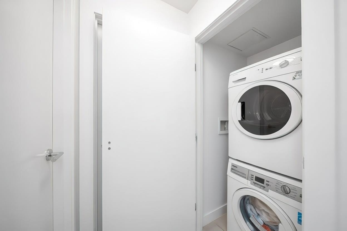 Primary Bathroom Photo of 1509 908 Quayside Drive, New Westminster, BC