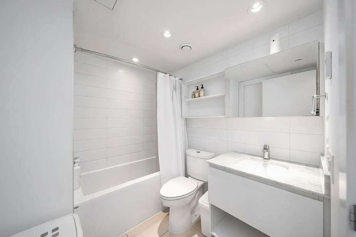 Walk-In Closet Photo of 1509 908 Quayside Drive, New Westminster, BC