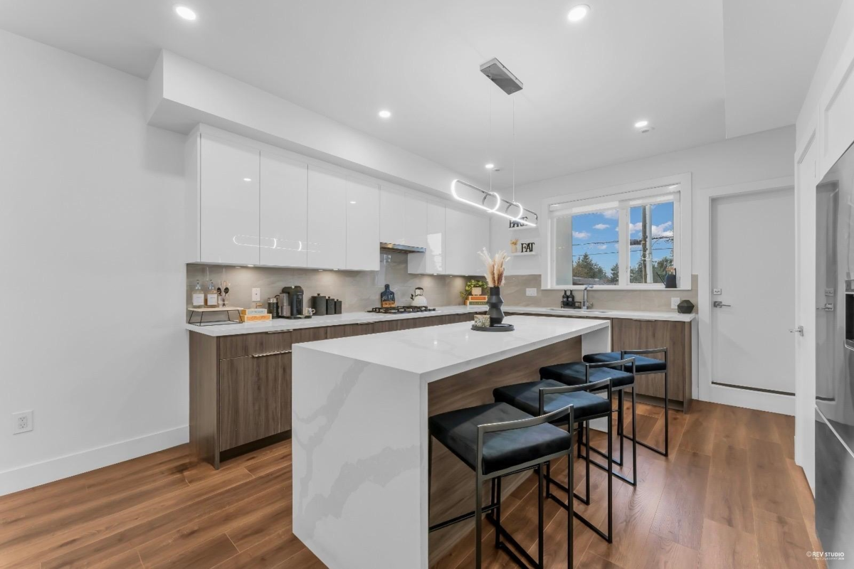 Dining Area Photo of 33 5858 132 Street, Surrey, BC