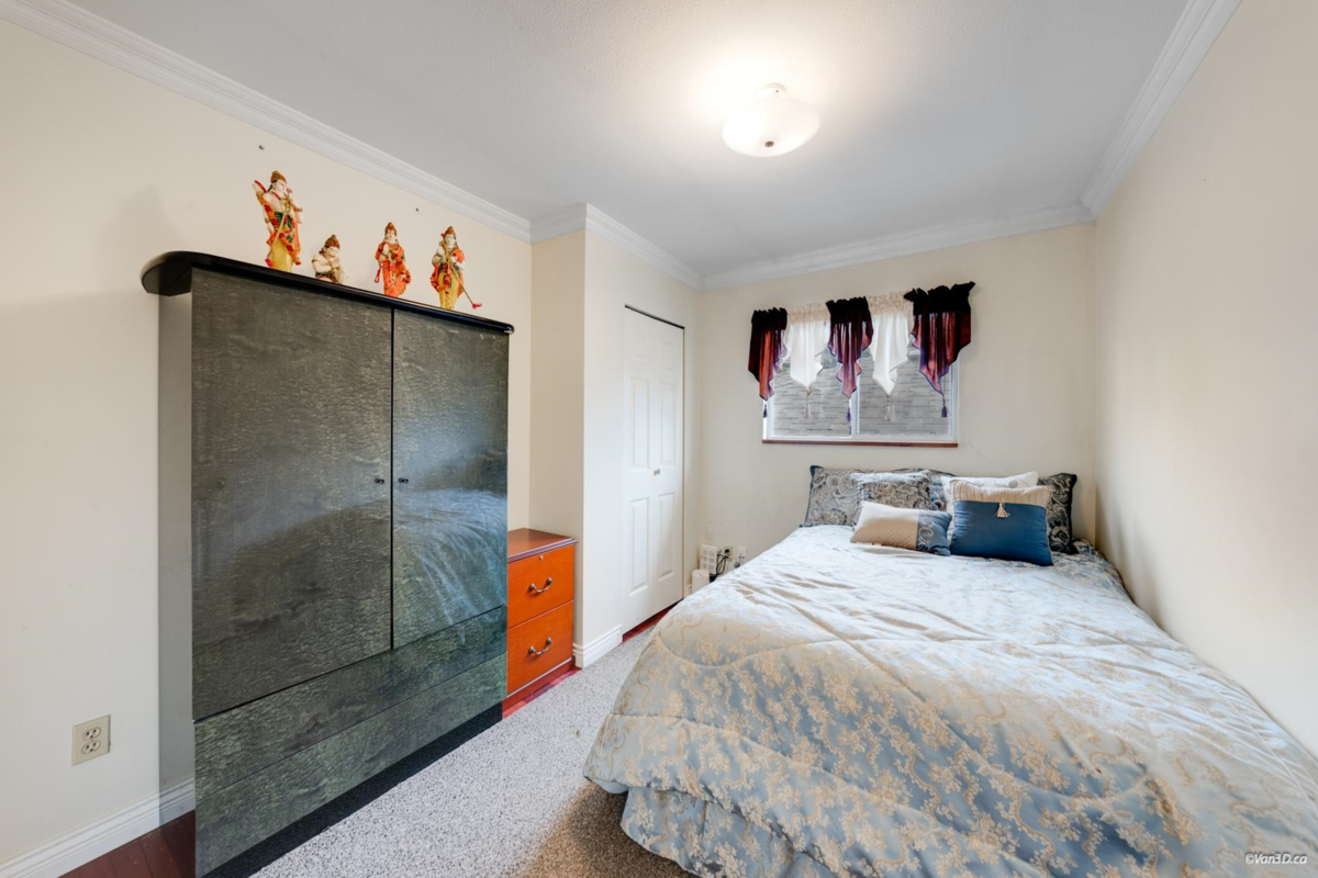 Basement Recreation Room Photo of 3450 Monmouth Avenue, Vancouver, BC